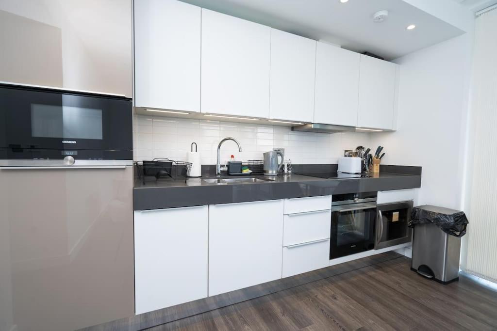 Modern 1-Bed Apartment Aldgate East London Eksteriør bilde