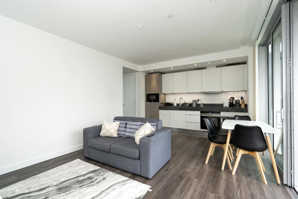 Modern 1-Bed Apartment Aldgate East London Eksteriør bilde